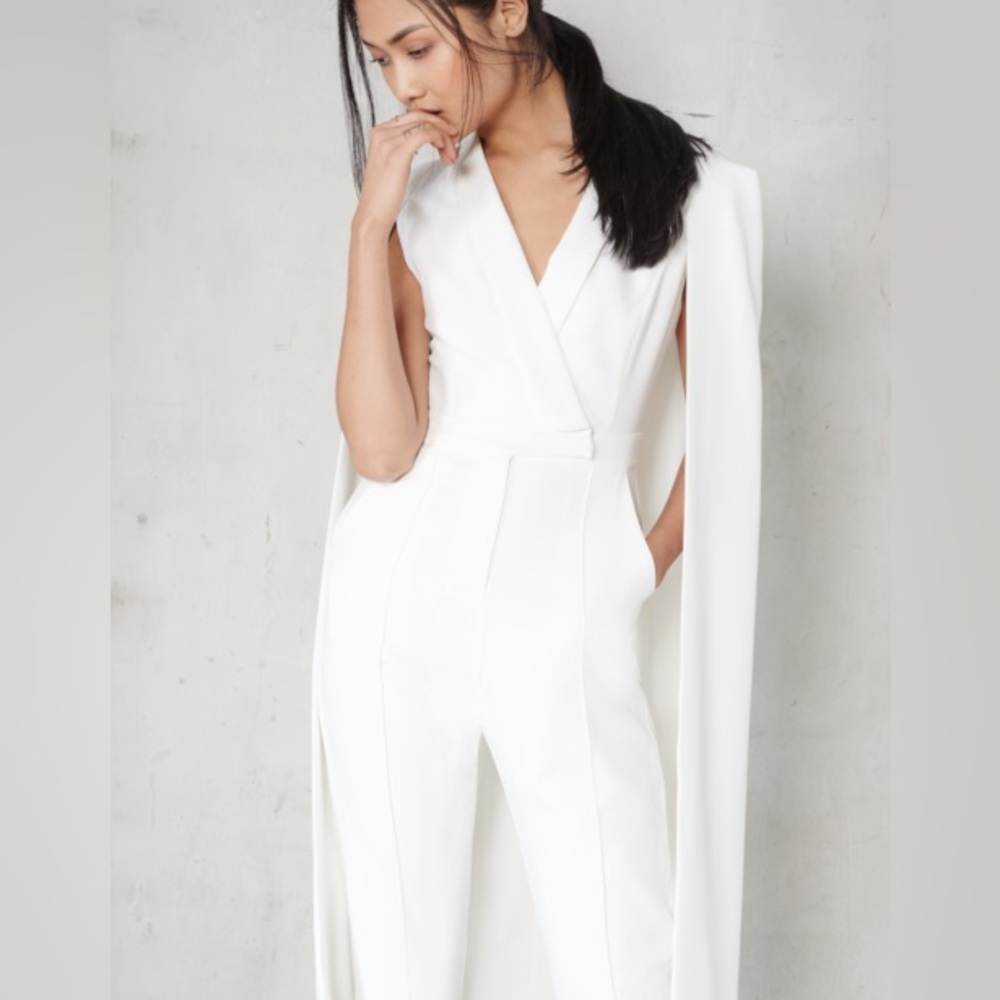 White pant suit w cape, NWT, brand new
